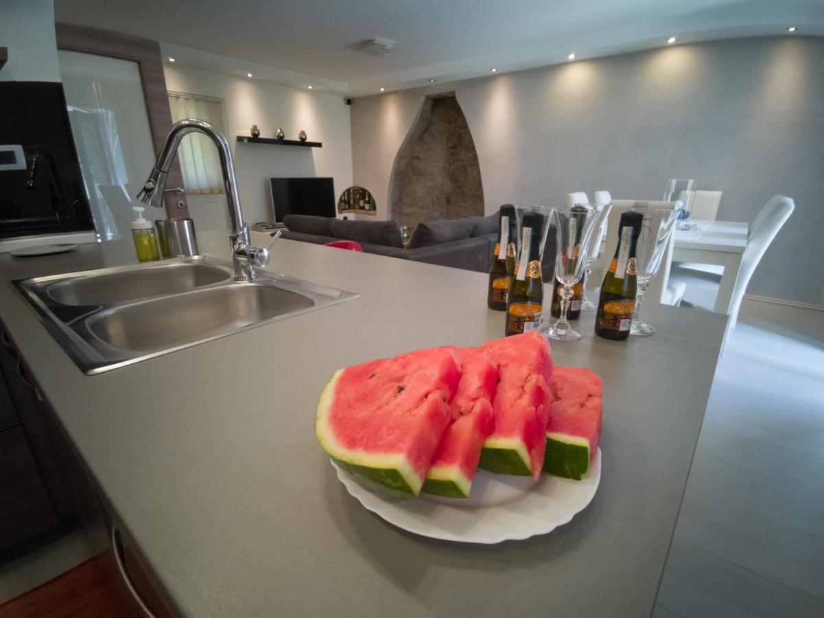 Holiday House Tos-Vila With Heated Pool Vrbnik  Exterior foto