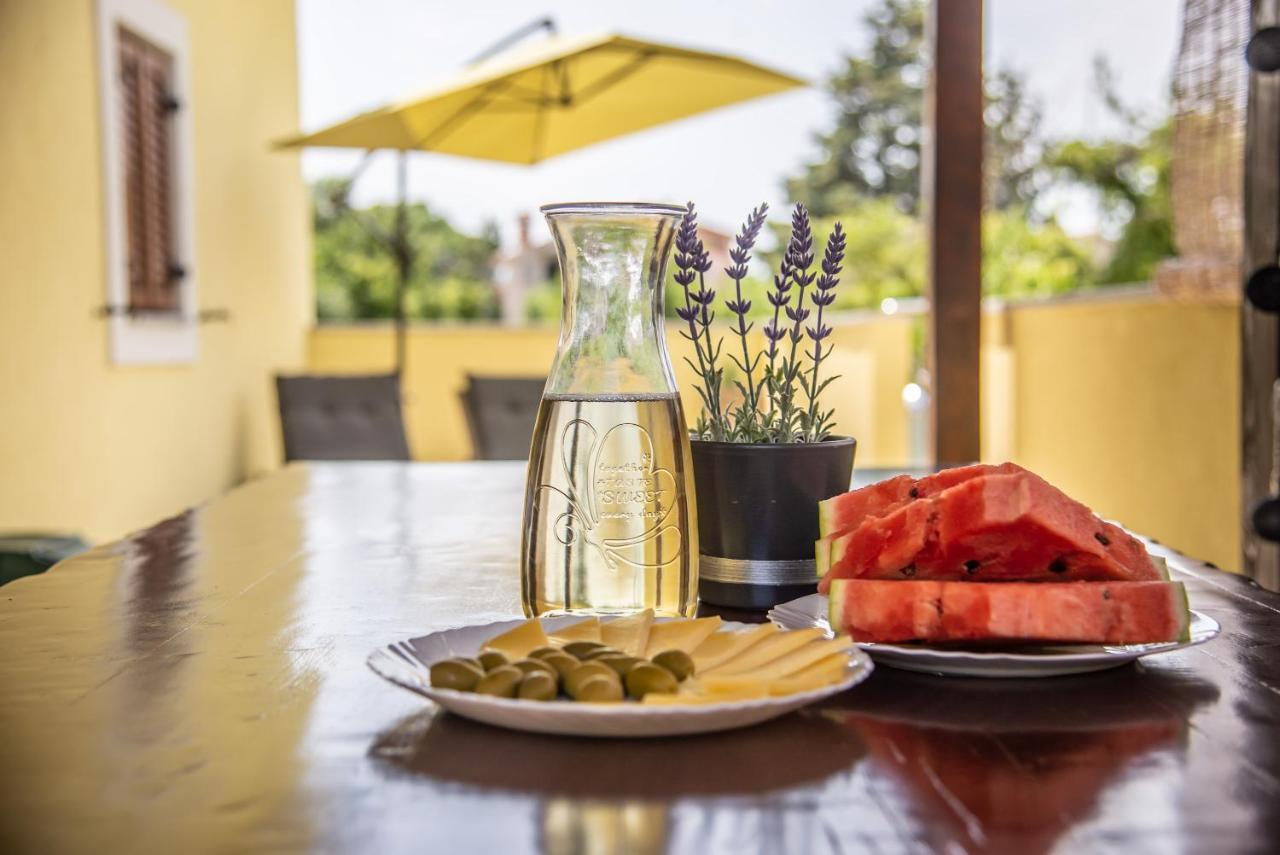 Holiday House Tos-Vila With Heated Pool Vrbnik  Exterior foto