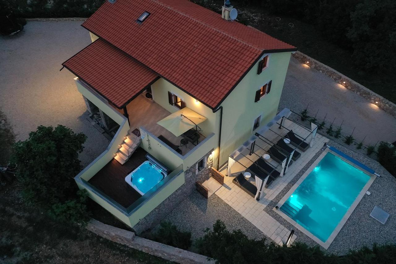 Holiday House Tos-Vila With Heated Pool Vrbnik  Exterior foto