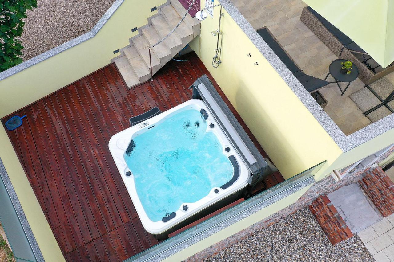 Holiday House Tos-Vila With Heated Pool Vrbnik  Exterior foto