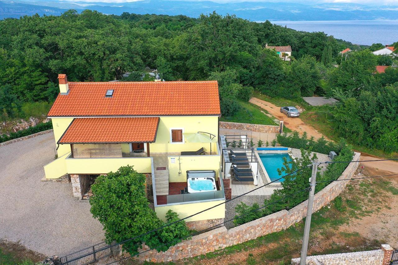 Holiday House Tos-Vila With Heated Pool Vrbnik  Exterior foto