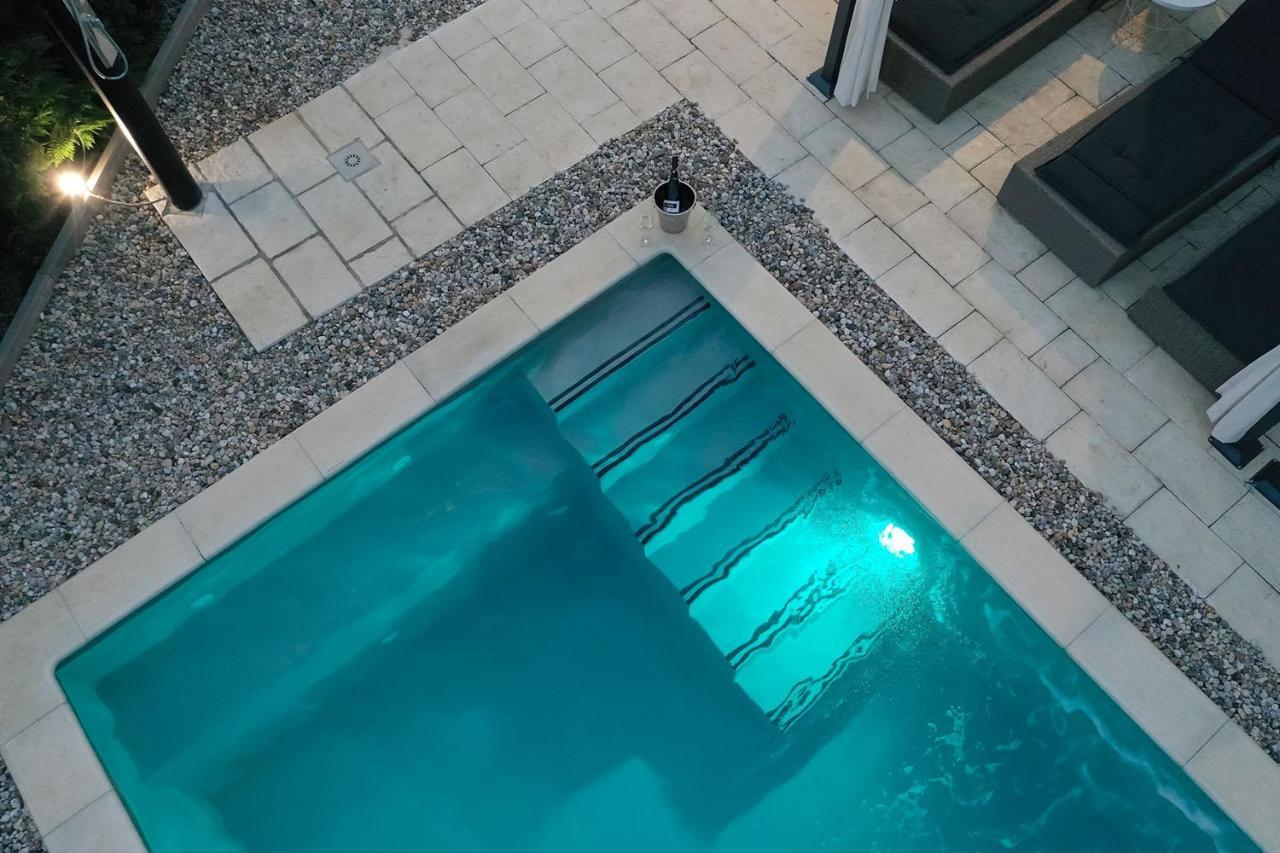 Holiday House Tos-Vila With Heated Pool Vrbnik  Exterior foto